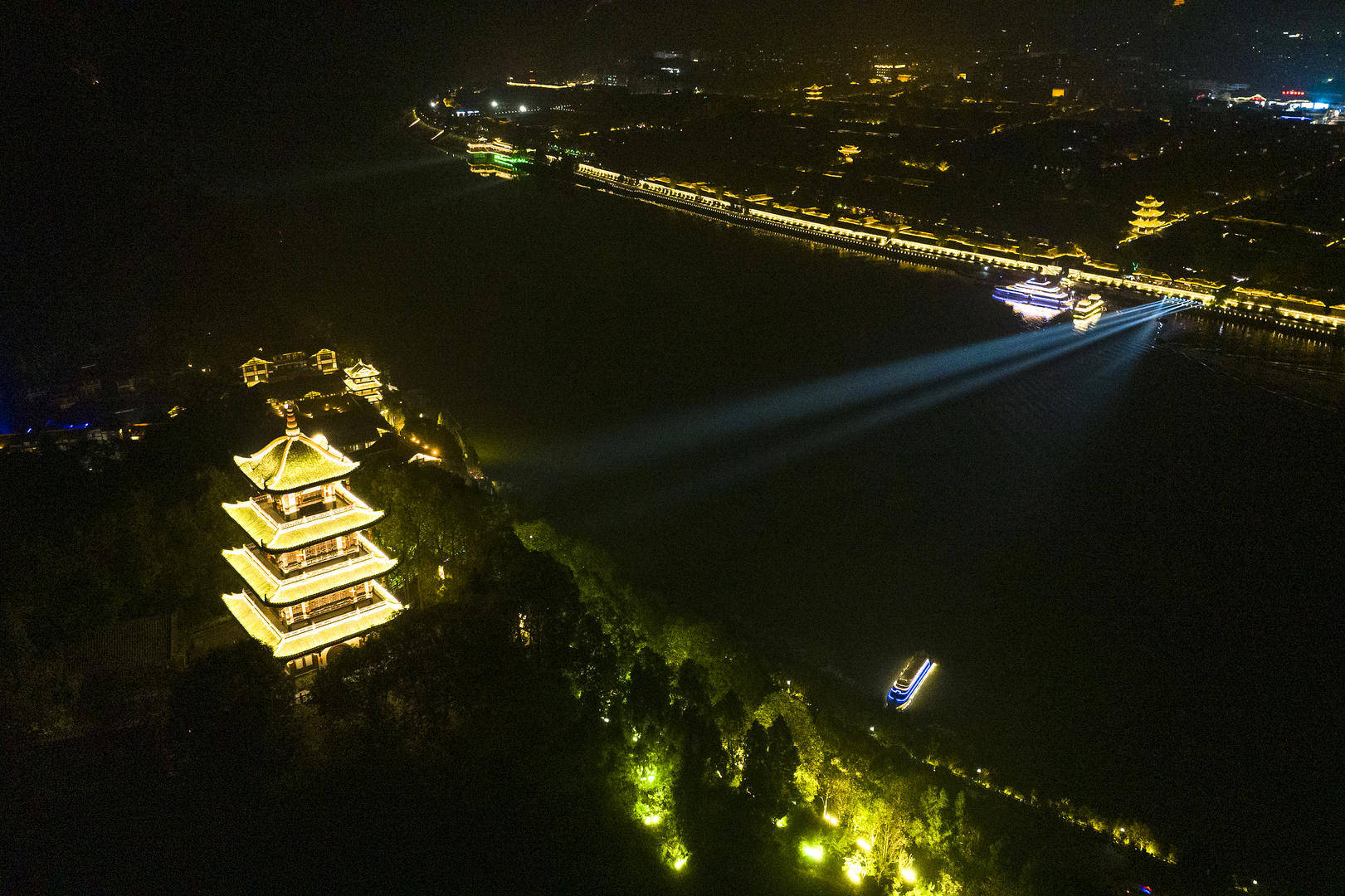 皇冠welcome注册账号_游客投诉在阆中一景区被索要597元上香费 官方：已致歉退款皇冠welcome注册账号，景区停业整顿