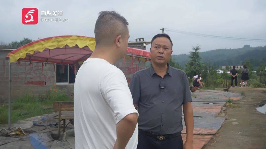 英超足球联赛
_贵阳一男子连人带车冲进鱼塘！塘主：鱼死了不少英超足球联赛
，车主：我当时正在……