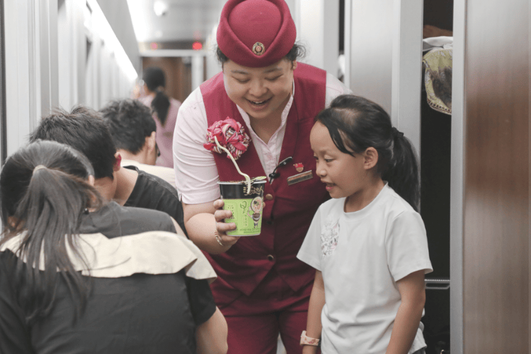 hga030注册_高铁上不能吃泡面hga030注册？需要理解乘客的痛点