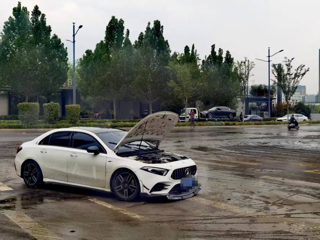 皇冠信用網会员注册网址_郑州暴雨致京广路隧道被淹皇冠信用網会员注册网址，亲历者：车是飘起来的，很害怕，有人爬梯子离开 2021年也曾淹没多台车辆