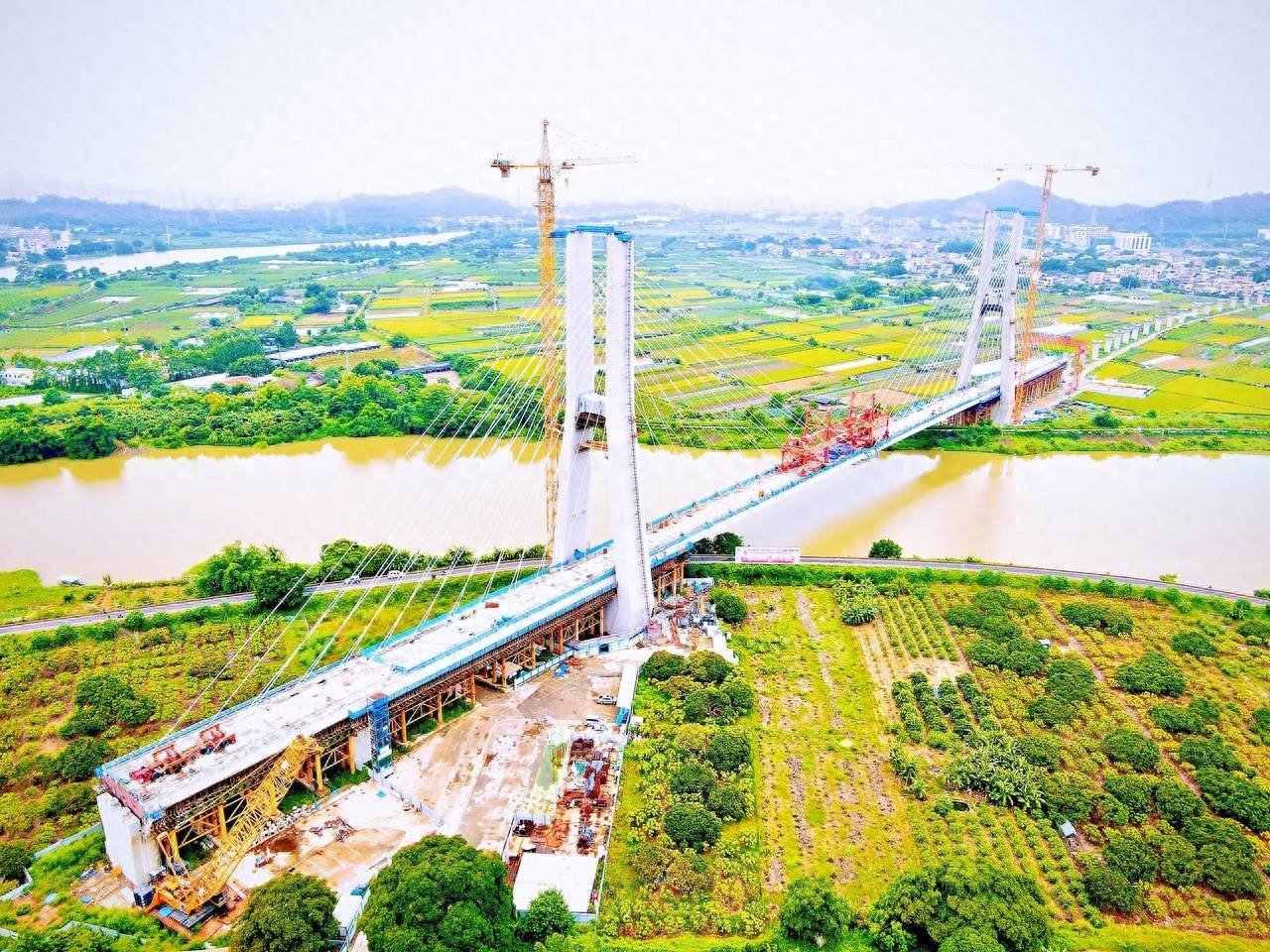 皇冠信用網代理_粤东城际铁路首座斜拉桥合龙