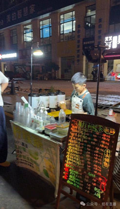 怎么注册皇冠信用网
_11岁小学生暑期摆摊卖奶茶月入4000元怎么注册皇冠信用网
！母亲回应