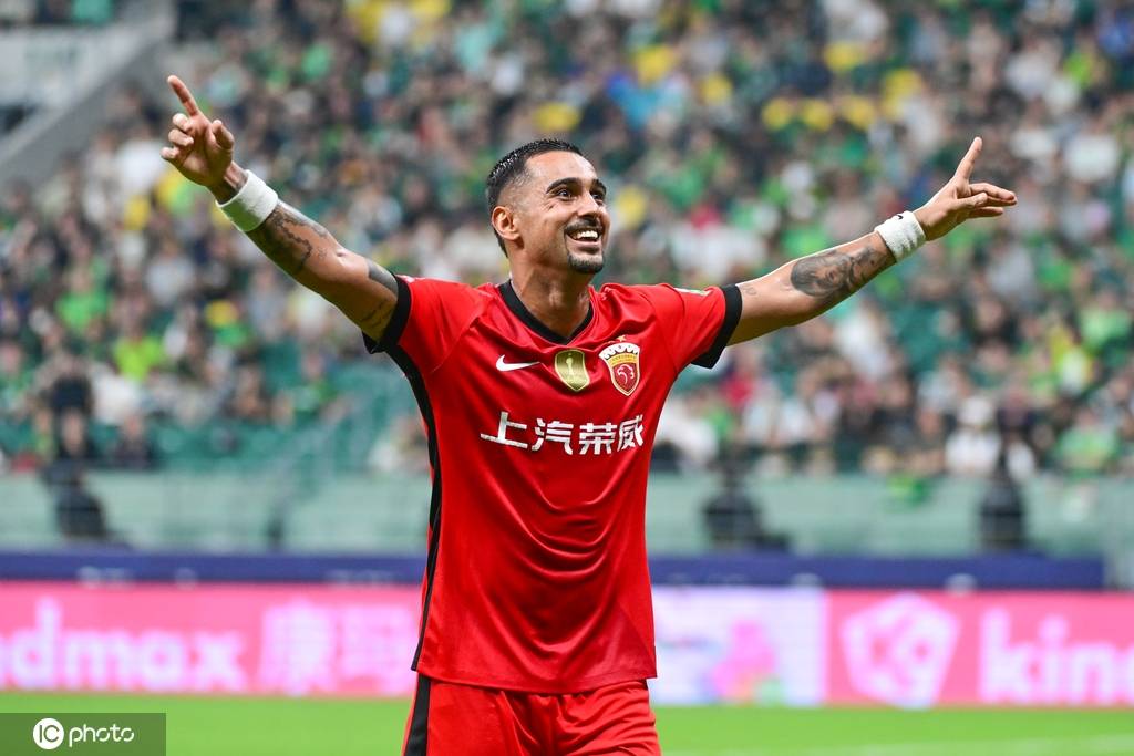 皇冠代理登录地址_争冠渺茫皇冠代理登录地址！中超-莱昂纳多戴帽 国安2-3海港遭3连败