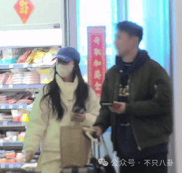 NBA篮球返水
_他俩没分手但被拍到吵架了NBA篮球返水
，吵得很凶......