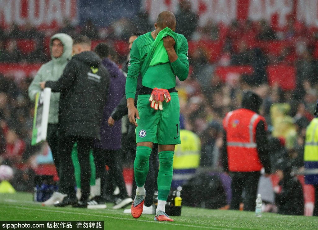 如何找当地皇冠代理
_舒梅切尔赛后与拉门斯拥抱如何找当地皇冠代理
，祝贺曼联球员双红会取胜：技术与情感的交织