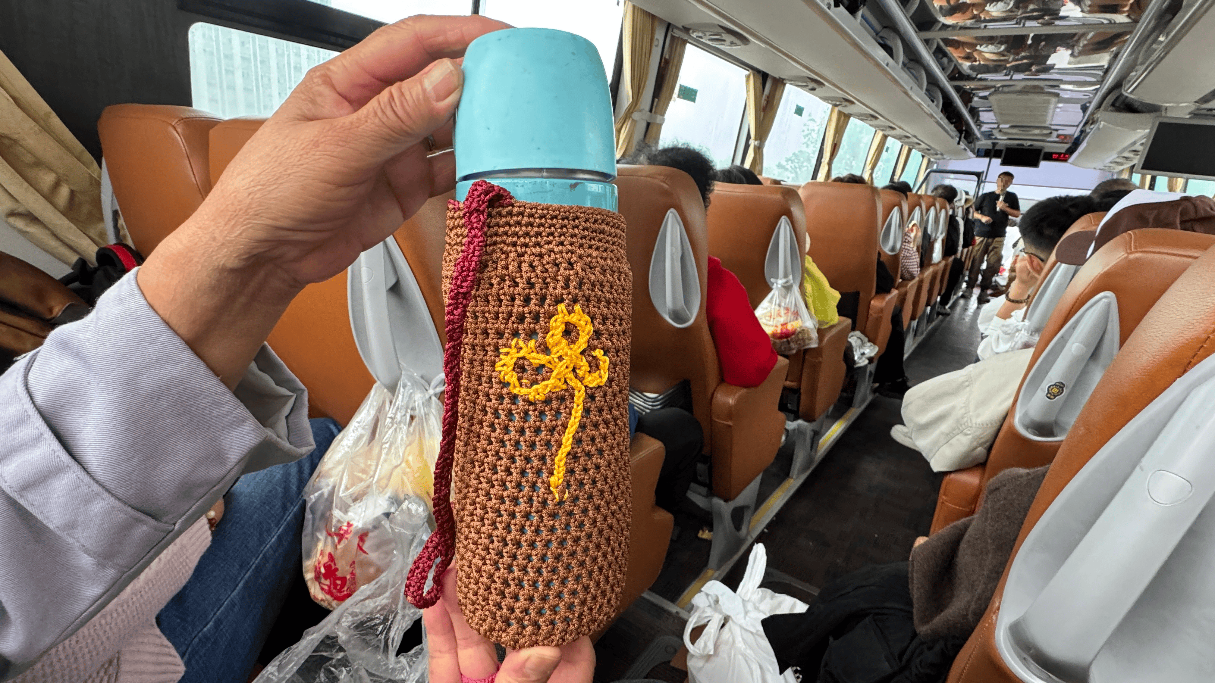 如何申请皇冠信用網
_7小时“铁腚”大巴游老年团全纪录：不在家里做饭如何申请皇冠信用網
，我出门就像打鸡血