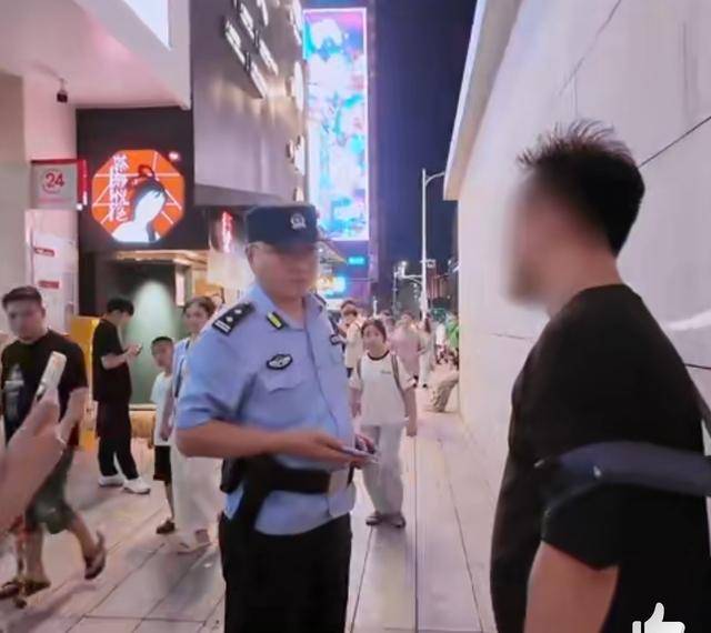 皇冠信用网会员开户申请
_男子当街直播猥亵皇冠信用网会员开户申请
，被抓后称在搞抽象