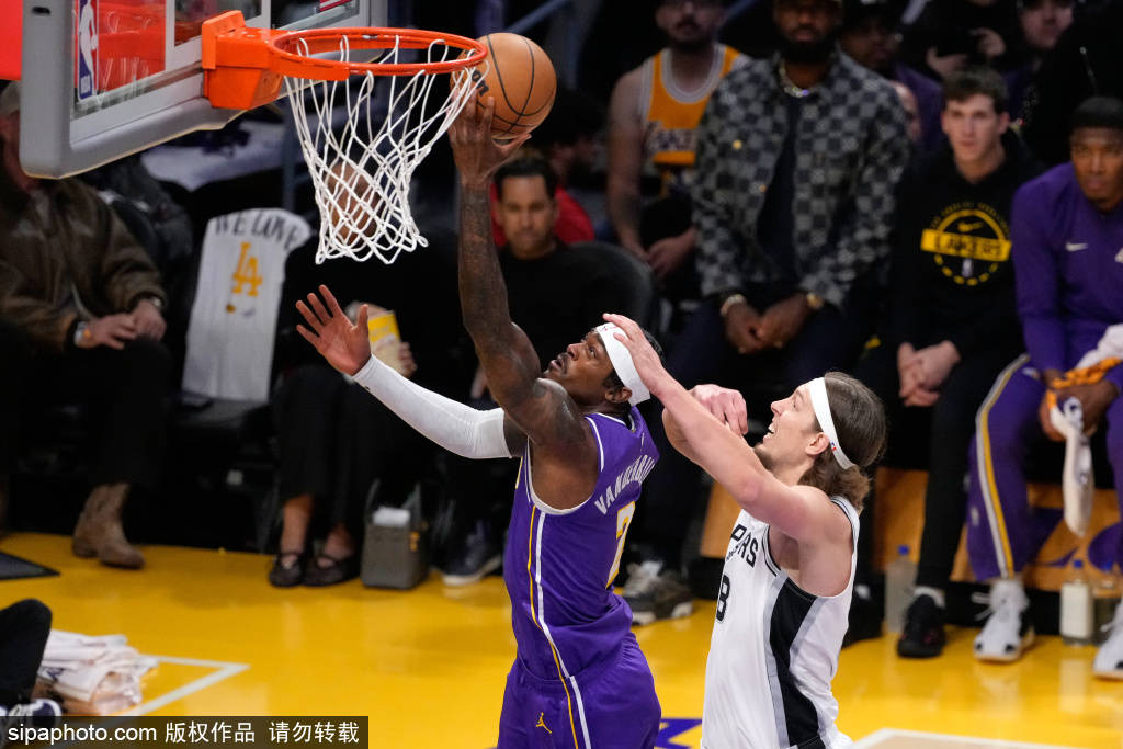 介绍个信用網网址
_卢卡·东契奇对八村塁未能得分感到不满介绍个信用網网址
，但随后助攻三分球