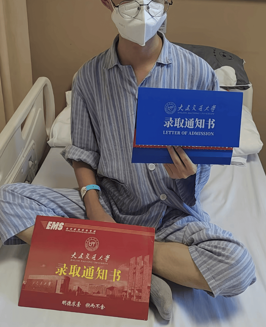 皇冠信用網注册开通
_安徽少年拿到大学录取通知书不久后病逝皇冠信用網注册开通
，父亲：他画去学校的火车，激励自己撑过化疗