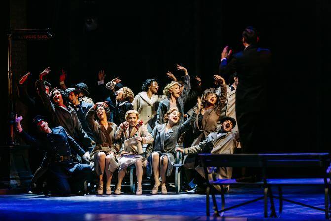 体育皇冠信用網
_每场演出要用6吨温水体育皇冠信用網
，原版音乐剧《雨中曲》将在成都上演