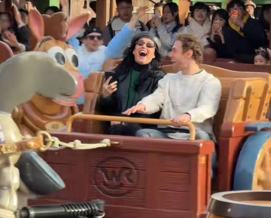 皇冠信用網怎么开通
_知名女歌手在上海迪士尼被偶遇皇冠信用網怎么开通
,见证求婚!“一时不知道谁更幸福”