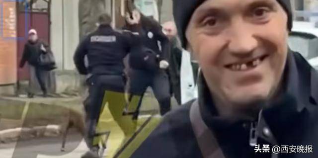 2026世界杯需要熬夜吗
_乌男子遭征兵处抓捕2026世界杯需要熬夜吗
，小狗冲上前护主，将征兵人员咬到大叫倒地，现场一片混乱看笑路人