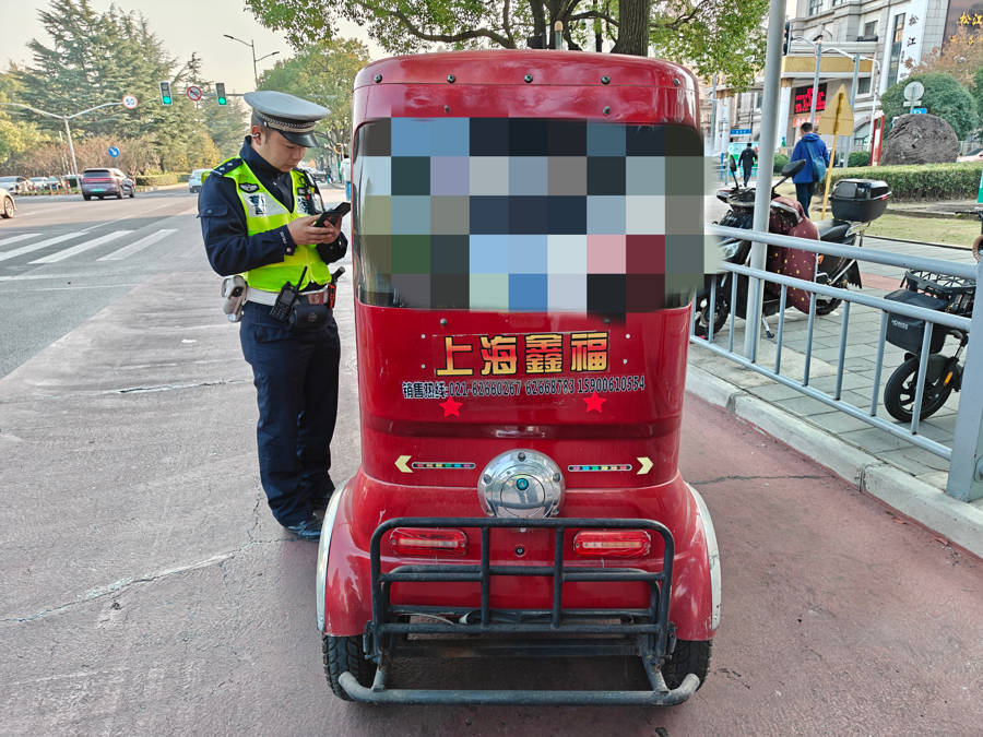 体育皇冠信用网
_残疾车不得载人体育皇冠信用网
,“老头乐”不得上路:上海正在严查相关交通违法行为