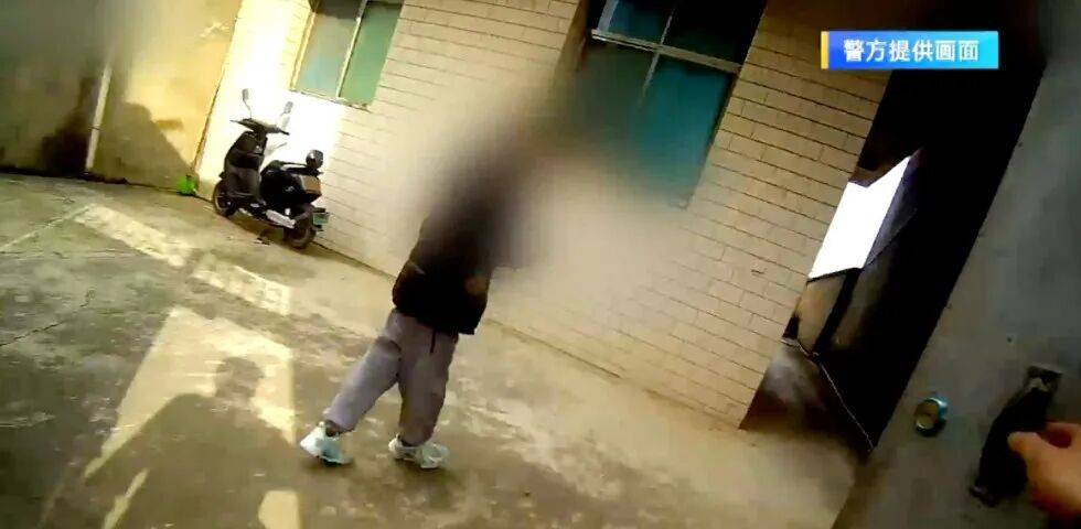 皇冠信用登2代理网址_9岁男孩因作业“气晕”妈妈!之后临危不乱报警求助皇冠信用登2代理网址,给民警“导航”又堪称“模范操作”……