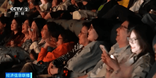 皇冠信用网代理申条件_超70部中外影片密集上映皇冠信用网代理申条件!2025年贺岁档电影票房破50亿元