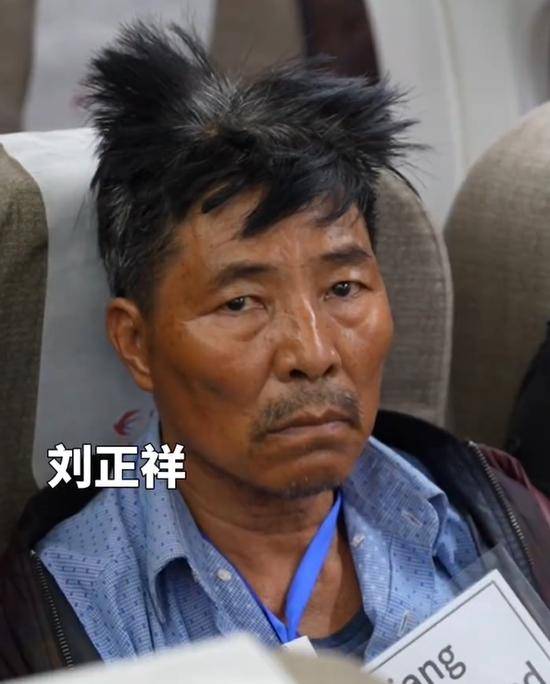 皇冠官方
_四大电诈头目被押解回国皇冠官方
,舱内特写画面首次曝光