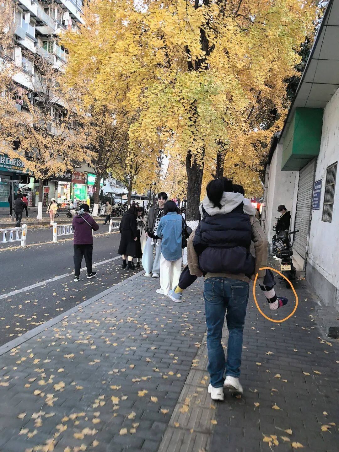 皇冠信用网注册网址_杭州小学女生躲在厕所偷偷哭皇冠信用网注册网址，医生建议休学！没想到2个月来，她一节课没落下！“原来除了爸爸妈妈，还有那么多人爱我”