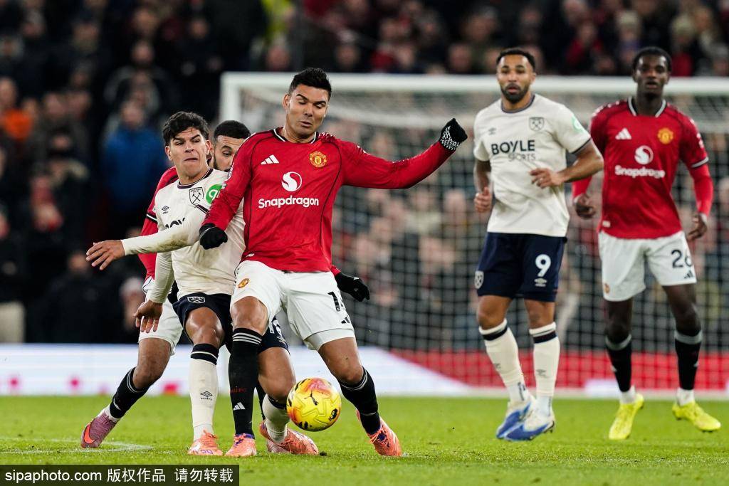 皇冠信用网开户_曼联被劝夏窗补“两个怪物”顶替卡塞米罗皇冠信用网开户，经纪人风波成催化剂