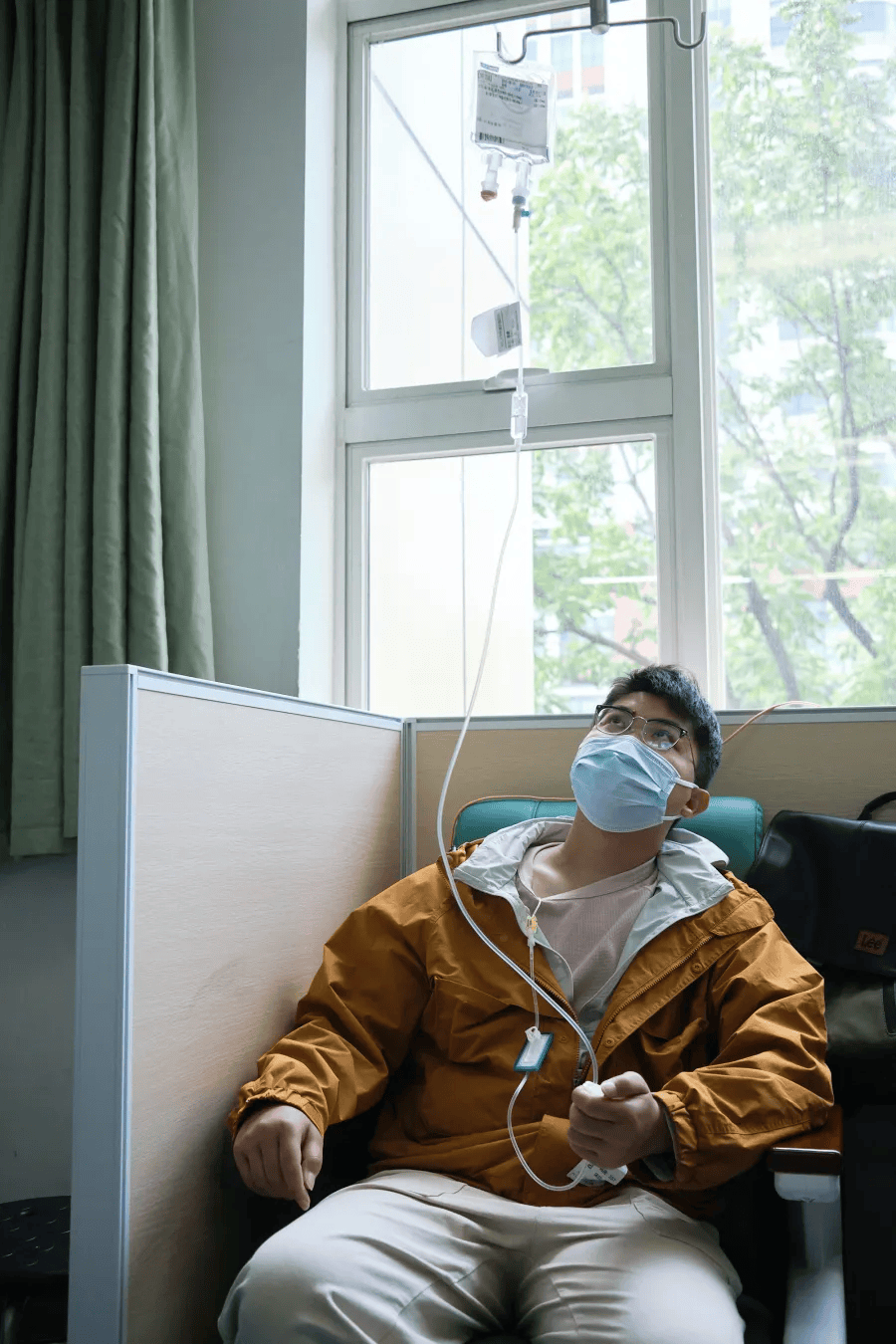 世界杯皇冠平台_24岁中山大学博士确诊胃癌晚期世界杯皇冠平台,已化疗25次,每14天需往返一次广州和昆明,街坊受触动捐3万元,老师和同学发声:安心养病,别怕麻烦我们