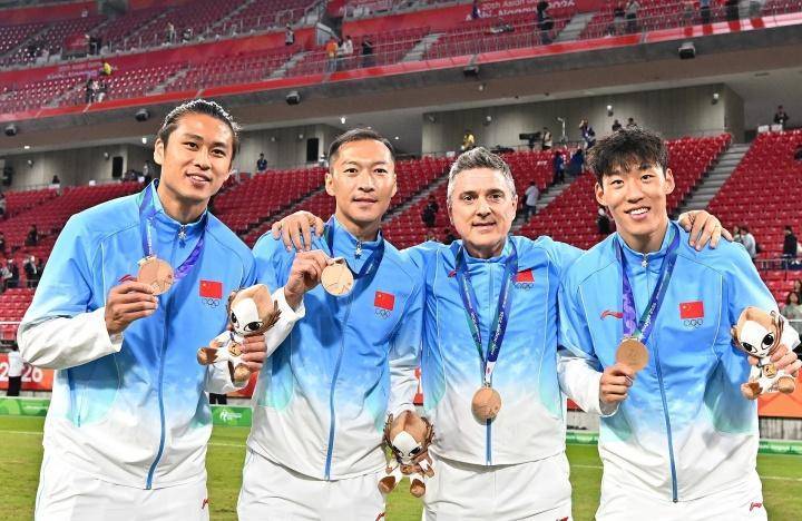 正版皇冠信用网址_网友锐评:张玉宁朱辰杰幸亏超龄入选了正版皇冠信用网址,不然得去踢巴勒斯坦